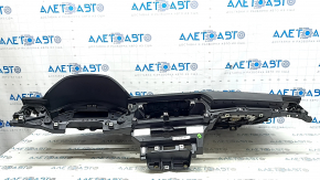 Audi Q5 80A 20-24 black, scratched dashboard with airbag