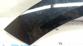 The rear right fender arch trim of the Audi E-Tron 19-23 is worn out.