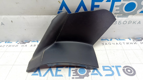 The right outer wing light cover for the Audi E-Tron 19-23 Quattro has a broken mount.