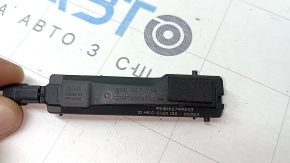 Keyless antenna in the front right door handle of the Audi Q5 80A 18-24