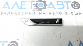 Emblem with the inscription "Electrified by i" on the front left fender of the BMW 3 G20 21-25 plug-in