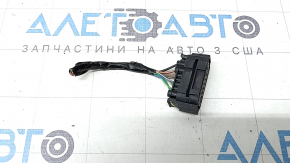 A chip for wiring the front bumper on the BMW 3 G20 19-22 amplifier for horns, shock sensors, and blinds.