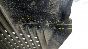The front right fender liner, lower part, Audi E-Tron 19-23, cracks, dent