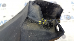 The front right fender liner, lower part, Audi E-Tron 19-23, cracks, dent