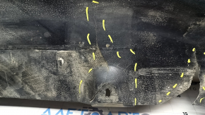 The front bumper protection of the Audi E-Tron 19-23 is missing fragments and cracks.