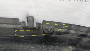 The front bumper protection of the Audi E-Tron 19-23 is missing fragments and cracks.