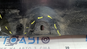 The front bumper protection of the Audi E-Tron 19-23 is missing fragments and cracks.