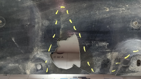 The front bumper protection of the Audi E-Tron 19-23 is missing fragments and cracks.