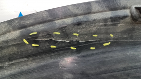 The front bumper protection of the Audi E-Tron 19-23 is missing fragments and cracks.