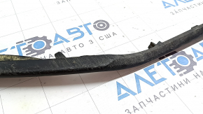 Toyota Sienna 21-24 front bumper lip structure, worn