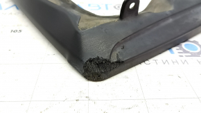 The front left mudguard of a Toyota Sienna 21-24 is worn.