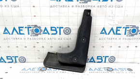 The front left mudguard of a Toyota Sienna 21-24 is worn.