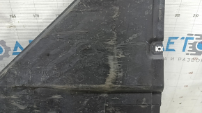 The rear left underbody protection of the Audi Q5 80A 18-24 is worn out.