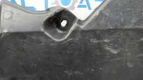 The rear left underbody protection of the Audi Q5 80A 18-24 is worn out.