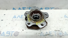 BMW 3 G20 19-24 rear right hub rusty