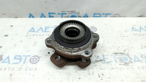 BMW 3 G20 19-24 rear right hub rusty