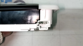 Nissan Rogue 21-24 white center light with spots