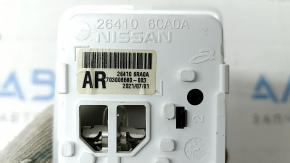 Nissan Rogue 21-24 white center light with spots