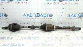 The front right half shaft of a Toyota Sienna 21-24 is rusty.