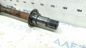 The front right half shaft of a Toyota Sienna 21-24 is rusty.