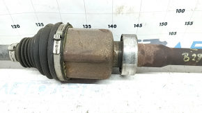 The front right half shaft of a Toyota Sienna 21-24 is rusty.
