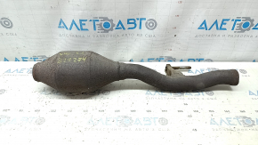 The rear catalytic converter of a Toyota Camry v40 3.5 is sawed off, without the downpipe, and is rusty.