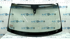 Porsche Macan 15-18 windshield with rain sensor, chips, sand, cracks in the mount