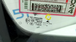 Porsche Macan 15-18 windshield with rain sensor, chips, sand, cracks in the mount