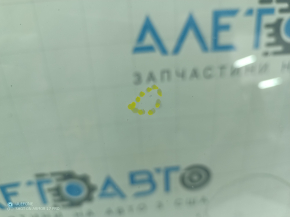 Porsche Macan 15-18 windshield with rain sensor, chips, sand, cracks in the mount