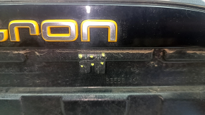 Right charging port plug for Audi E-Tron 19-23 cracked, broken fastener