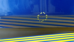 Front left door assembly for a Porsche Macan 15-18 keyless, blue M5J, dents, worn molding, dents on the molding