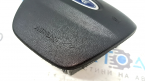 The Ford Escape MK4 20-25 driver's steering wheel airbag has scratches.