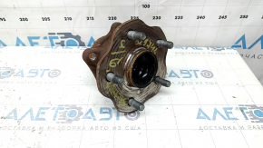 The rear right hub of a Toyota Sienna 21-25 FWD is rusty.