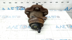 The rear right hub of a Toyota Sienna 21-25 FWD is rusty.
