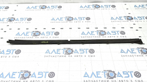 Lower rear left door seal for Porsche Macan 15-24, broken fasteners