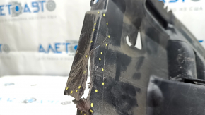 Rear radiator air duct deflector Audi E-Tron 19-23, upper part, cracks, missing fragment