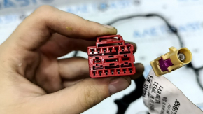 Right tailgate wiring for a Porsche Macan 15-18