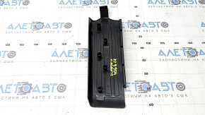 Porsche Macan 15-25 black footrest with scratches