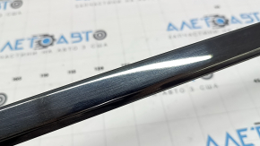 Door-glass molding, central rear left, Porsche Macan 15-18, chrome, with graphite trim, scratches