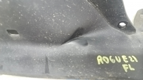 The left front bumper mudguard of a Nissan Rogue 21-24 is dented.