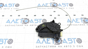The lower right trunk lid closer cable of the BMW X5 G05 19-24 is broken.