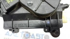 The lower right trunk lid closer cable of the BMW X5 G05 19-24 is broken.