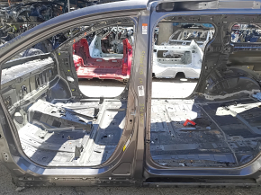 Left central body pillar for Toyota Sienna 21-24 on the body, butt