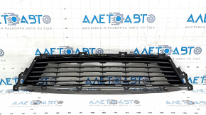 The lower grille of the front bumper of a Lexus ES300h 13-15 pre-restyling is cracked.