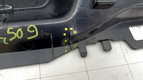 The upper trunk door lock trim for the BMW X5 G05 19-24 is black, the guides are broken