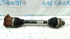 The front right half shaft of a Porsche Macan 15-21 is rusty.