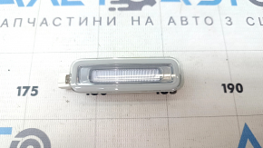 The front right ceiling light of the Audi E-Tron 19-23 is broken.