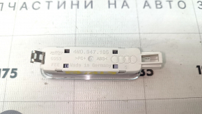 The front right ceiling light of the Audi E-Tron 19-23 is broken.