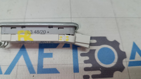 The front right ceiling light of the Audi E-Tron 19-23 is broken.