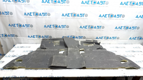 The floor covering of the 2nd row of seats of the Audi E-Tron 19-23 has tears.